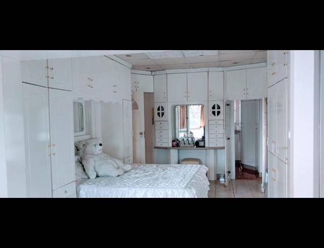 5 BEDROOM HOUSE FOR SALE IN BURLINGTON HEIGHTS